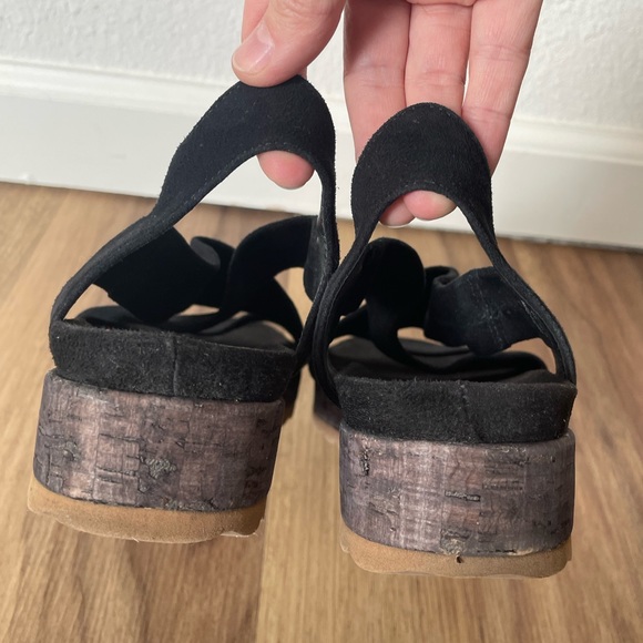 Bernardo Icons Lisa Black Suede Platform Flatform Sandal Size 8 EUC - Picture 8 of 11